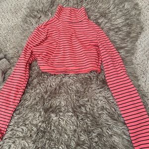 Long sleeve crop top